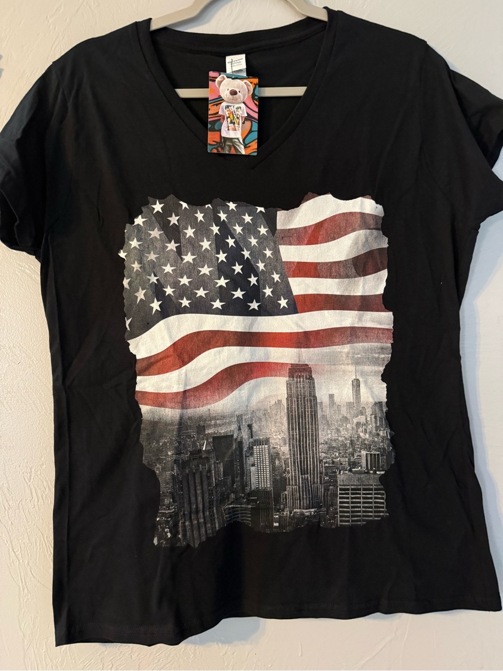NWT Wellcoda New York Skyline Graphic V Neck Tee Black Women’s 2XL